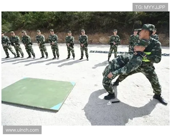 南京滑板队的包夹战术解析与实战应用探讨