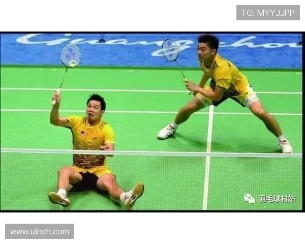 南京羽毛球队在钻石联赛中的团队协作展现出色值得称赞与反思