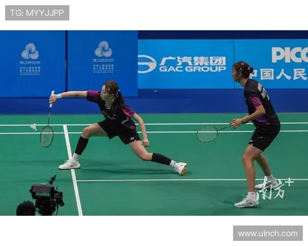 杭州羽毛球队与上海羽毛球队赛后复盘分析比赛经验与战术调整