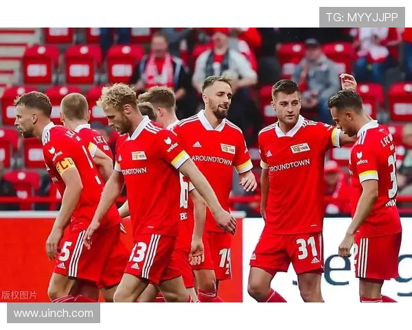 90柏林与柏林联的激烈对决揭示德甲新赛季的竞争格局与球队实力对比