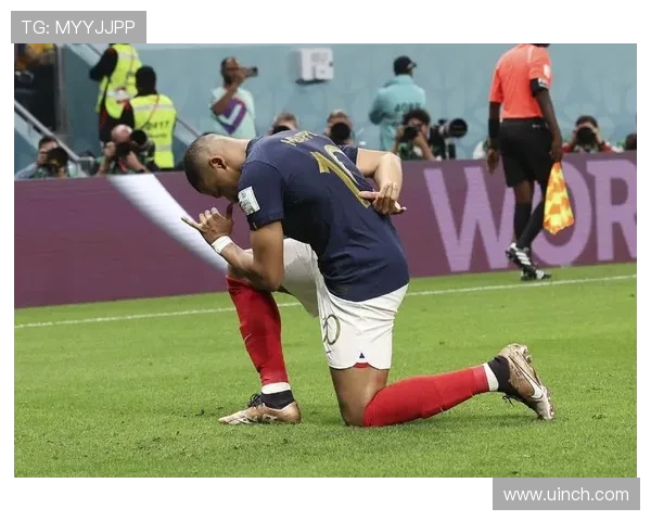 姆巴佩在世界杯赛场上的精彩表现引发全球关注与热议