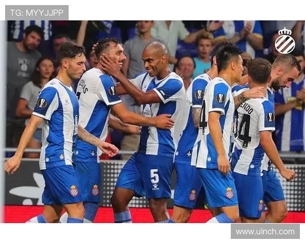 提华纳与桑托斯的激烈对决揭示了球队实力与战术的较量 提华纳与桑托斯的激烈对决揭示了球队实力与战术的较量